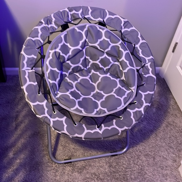 CloseableChair - Picture 3 of 4